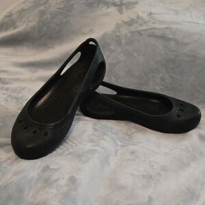 Crocs Women's Black Slip-In Flats,  Size 8  (#8)